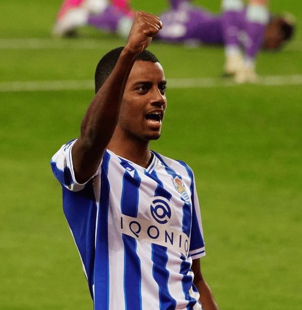 步行者官方公布新规，狂砍50分引发争议，黄蜂球迷热议！的简单介绍