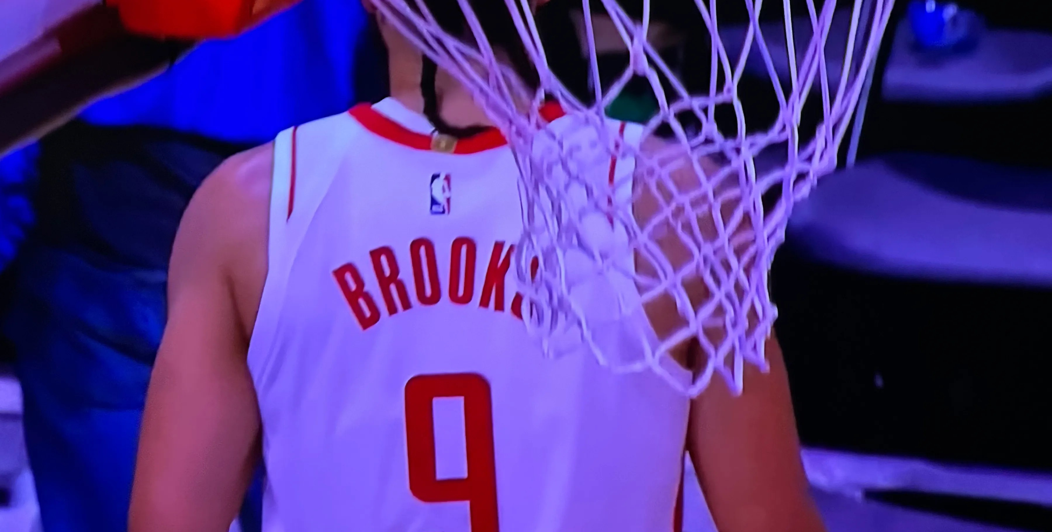 魔术惊艳全场，险胜助攻爆棚，火箭逆转取胜！