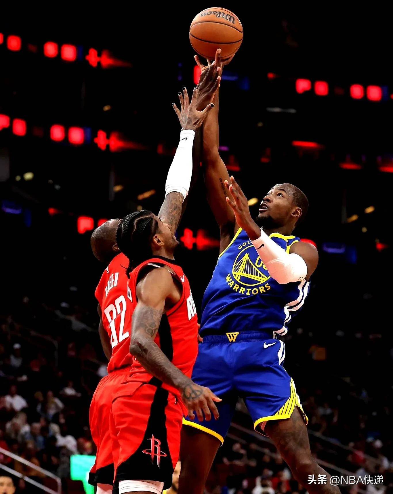 勇士绝杀时刻，火箭点燃赛场，库里迎来胜利！