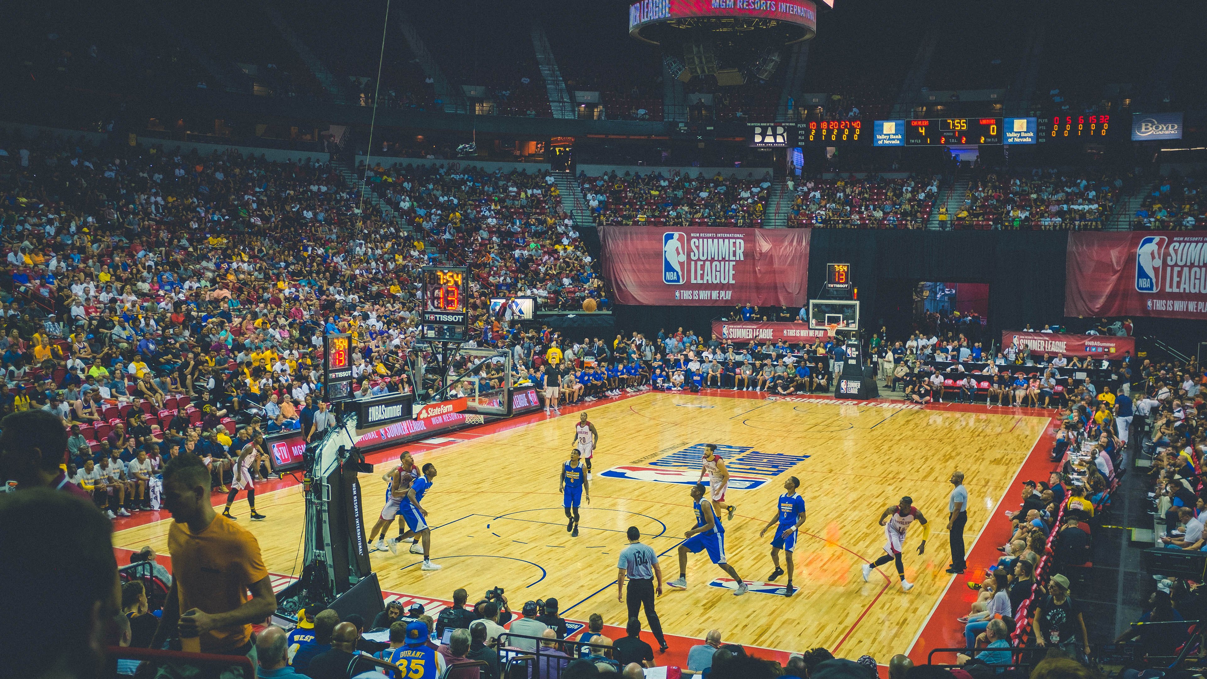 大坂直美在公牛比赛中出色发挥，表现优异引发热议！赢得满堂喝彩